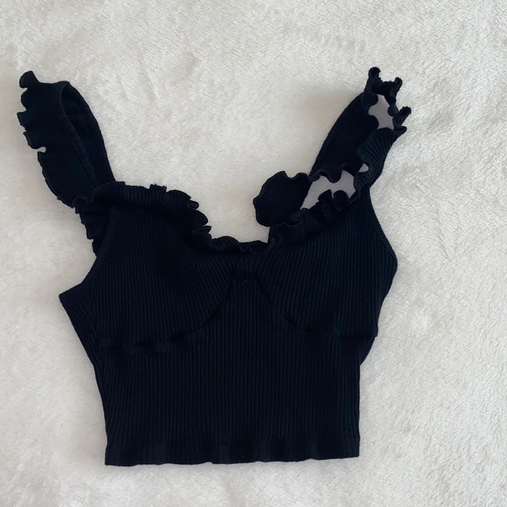 Ruffles tank black cropped